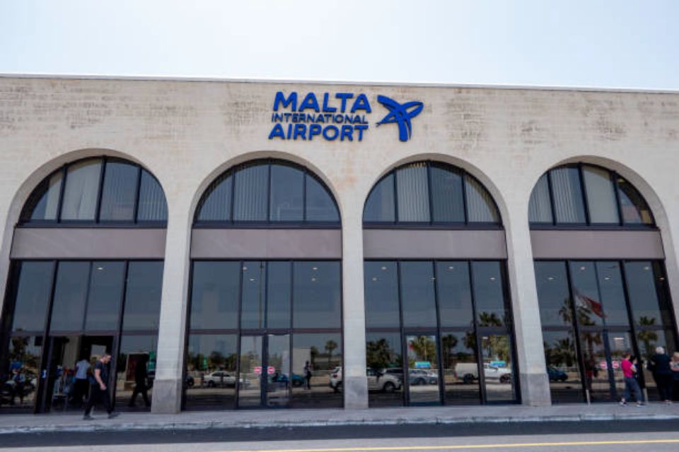 O tráfego de passageiros dispara no aeroporto de Malta, ultrapassando os níveis anteriores à pandemia