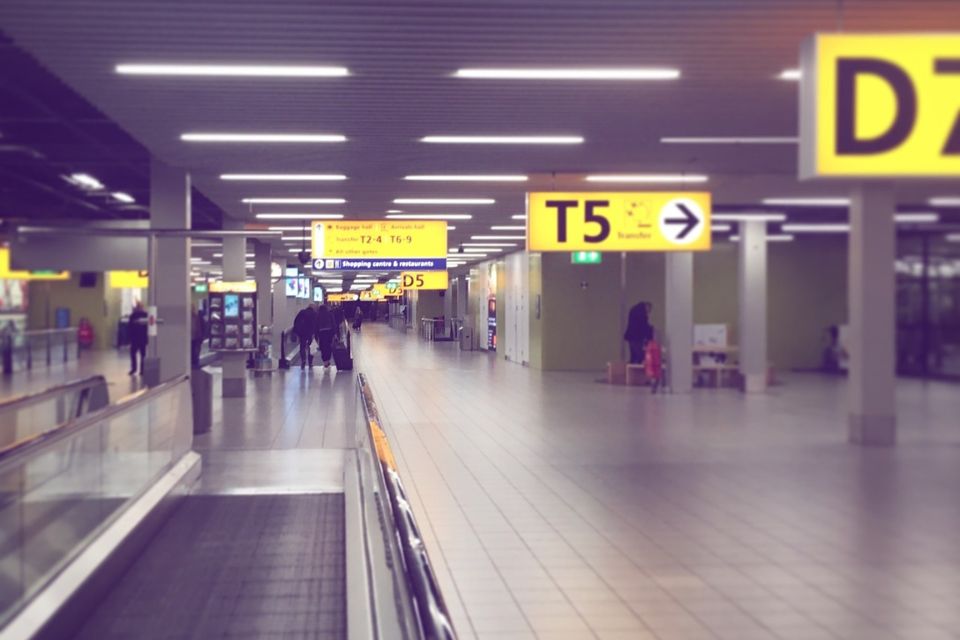O tráfego do aeroporto de Schiphol regressa em 2023, mas mantém-se abaixo dos níveis anteriores à pandemia