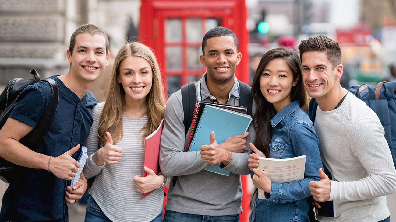 Guia do(a)s estudantes para estudar com segurança no exterior